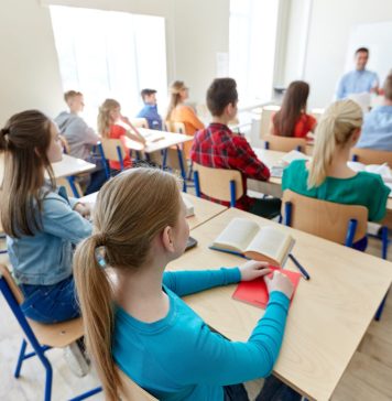 Programele școlare pentru liceu, la 87 de discipline, oficializate pentru anul de învățământ preuniversitar 2026/2027