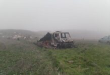 A dat foc la mașină și a intrat în mâinile polițiștilor