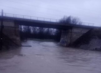 Trafic rutier închis, temporar, din cauza inundațiilor, la Pielești