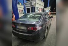 Migranți ilegal, într-o mașină furată, descoperiți la Calafat