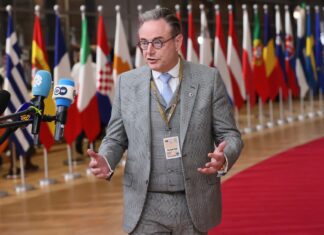 O dispută privind direcţia UE!