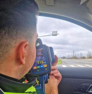 O tânără de 23 de ani, 110km/h, trei luni de mers pe jos