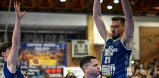 Baschetbaliştii Craiovei au învins Vâlcea