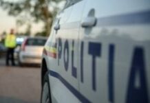 Fetiță de patru ani, găsită moartă într-o mașină