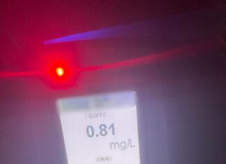 Băut la volan, a intrat cu mașina într-un gard