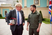 Război în Ucraina: Boris Johnson a vizitat frontul sudic și a criticat lipsa de sprijin “din partea aliaților”