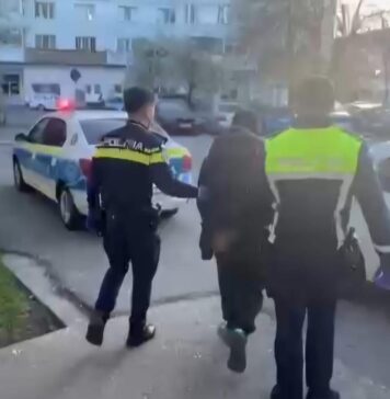 Minoră lovită cu un trafelete în tramvai, agresor reținut de polițiști