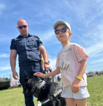 Polițiștii, alături de copii, la Aeroclubul României
