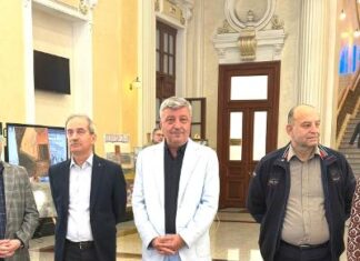 Expoziție de pictură studențească la Universitatea din Craiova