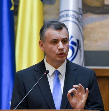 Eugen Tomac în plină „sesiune de examene”!