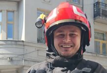 Pisică salvată de pe acoperișul Prefecturii Dolj