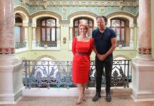 Festivalul “Puppets Ocupy Street” de la Craiova, filmat de Charlie Ottley