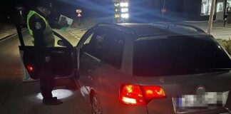 Autoturisme neconforme cu legislația, descoperite de polițiștii de frontieră de la Bechet și Calafat
