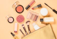 10 produse de beauty pentru o trusă de machiaj practică