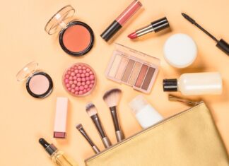 10 produse de beauty pentru o trusă de machiaj practică