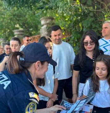 Polițiștii doljeni, alături de elevi la debutul anului școlar